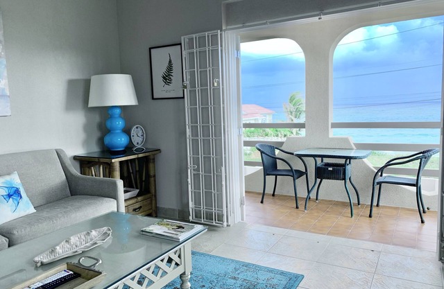 Amplio apartamento de una habitación con vista al mar