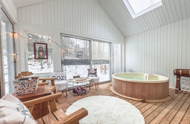 Spacious Home near Lake Harmony w/ Lake Club Access Included, Hot Tub, Grill