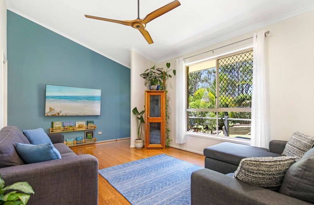 Spacious, renovated semi rural 3BR house close to beach