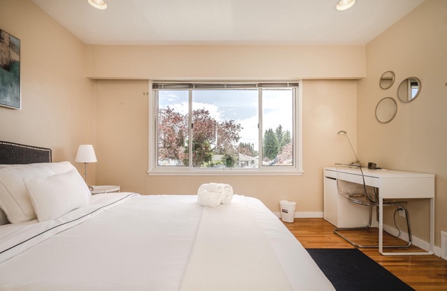 Spacious Residence - Perfect Location