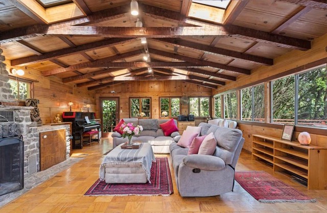 Spacious Serene Sanctuary- 14 min to Muir Woods
