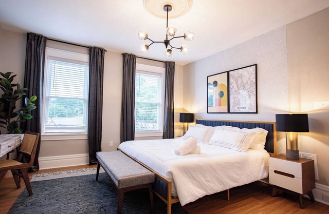 Show Stopping 3BR Sleeps 6