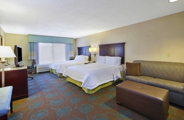 Spacious Suite w/ Free Breakfast & Access to Swimming Pool – Great for Families