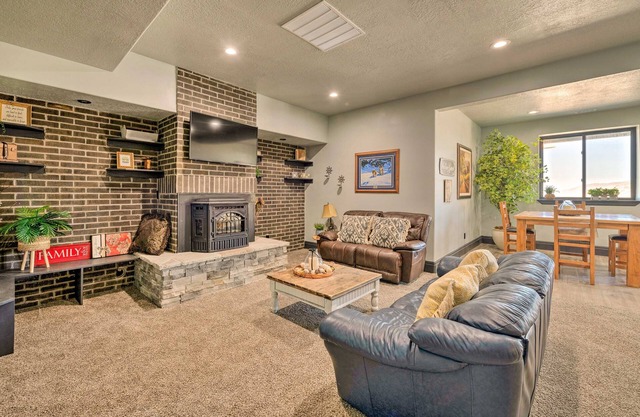 Spacious Tooele condo w/ glmountain views!