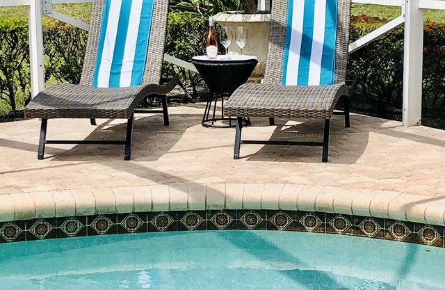 Amplio paraíso tropical Lanai Pool Casa de vacaciones 2mi a la playa East Boca Raton