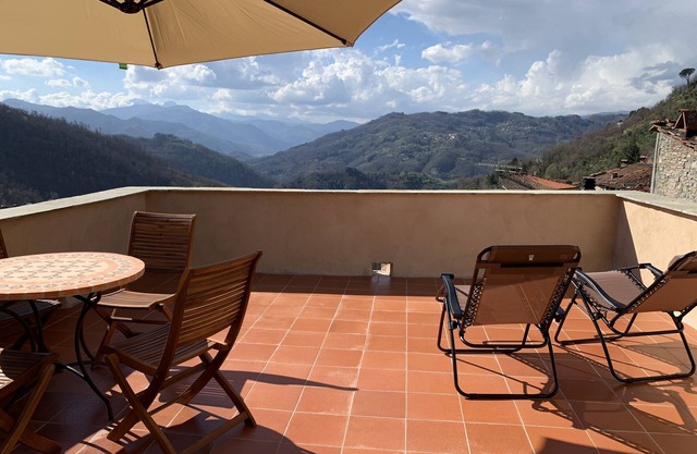 Amplia casa toscana con gran terraza en la azotea