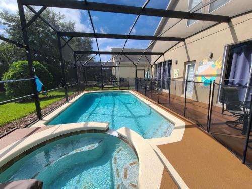 Spacious Villa Near Disney W Pool & Hot Tub