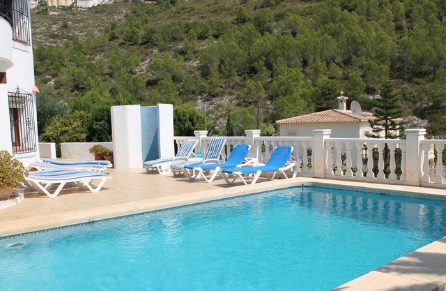 Espaciosa villa bien equipada con vista al mar y a las montañas