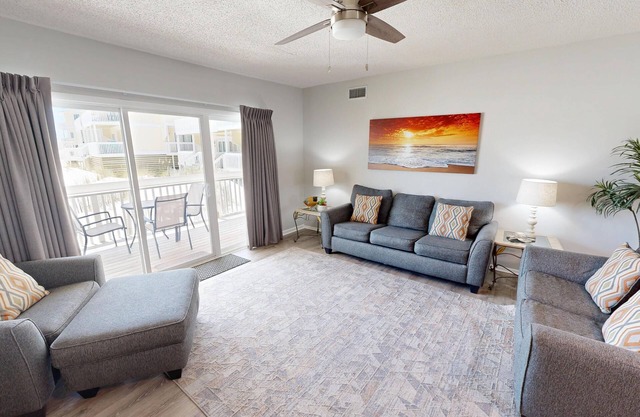SPC 1149 - Newly renovated Gulf Front 2 BR with Free Seasonal Bch Service for 2