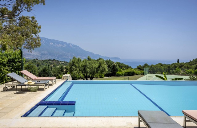 Special villa with beautiful views, pool and tennis court