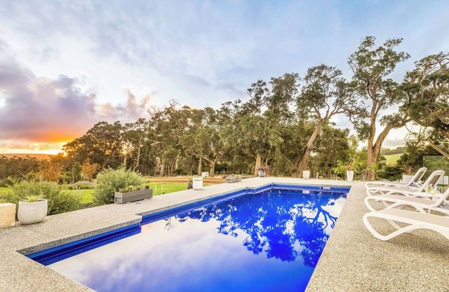 SPECTACULAR 4 BEDROOM, 3 BATHROOM COUNTRY SIDE ESCAPE SITUATED
