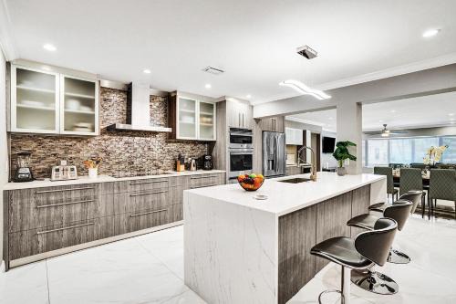 Spectacular 5BR & 5BA Villa in Hollywood Lakes