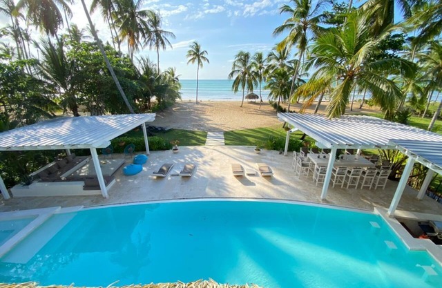 Villa de lujo en la playa con 11 hab, 12 baños, 23 personas, piscina, jacuzzi ,.