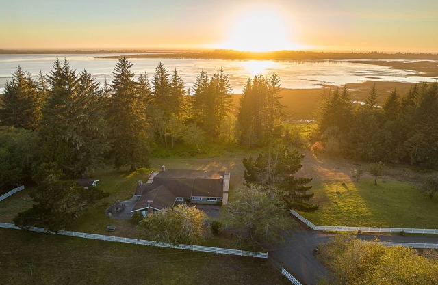 Espectacular finca frente al lago en Redwoods, 153 acres de retiro