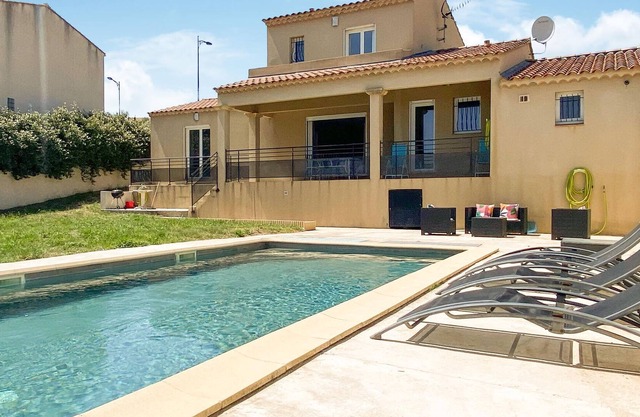 Alojamiento de 4 habitaciones en Aramon