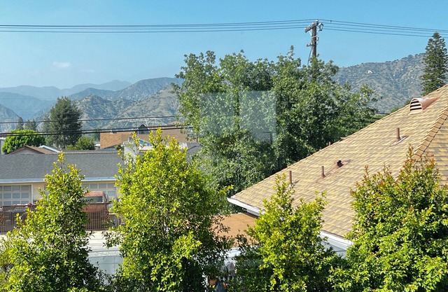 Spiral Staircase guest house Charming 2-bedroom house with WiFi and AC in Azusa