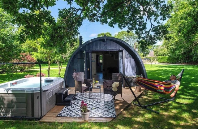 Luxury Glamping with a Hot Tub in The Cotswolds