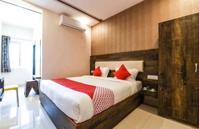 SR GRAND HOTEL