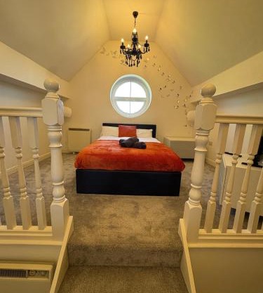 St Helens Apt Near Town Center & Theater, Free Parking & WiFi