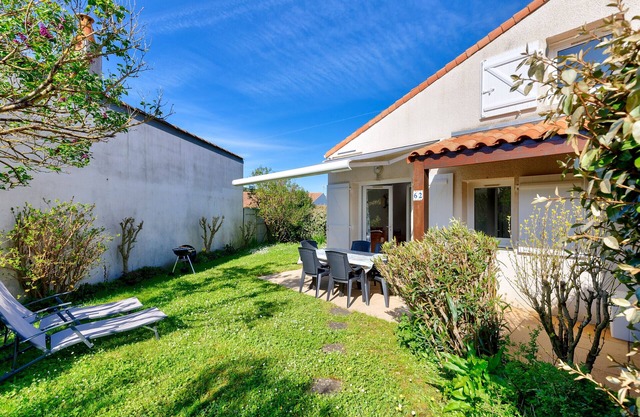 St-Vincent-sur-Jard - Piscina y pista de tenis