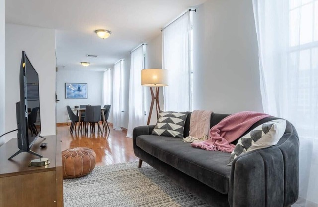 Encanto 3Bed w. espacio de trabajo por Convention Ctr