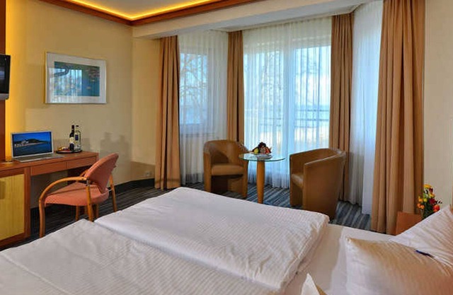 Habitación Doble Estándar con vistas al mar - Strandhotel Seerose Kölpinsee