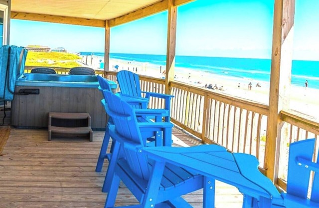 Starfish Beachfront Swim-Up with HOT TUB