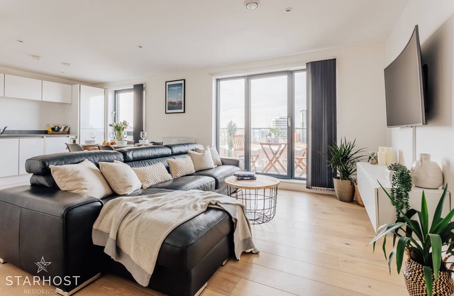 StarHost Residences | Awesome 2 Bedroom Penthouse Apartment with City Views