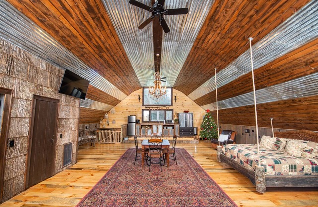 The Barn 15+ acres, cama King, 1000+ ft de truchas, senderos para caminatas