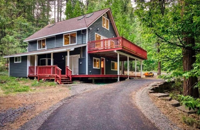Stay at 4K – Modern Forest Cabin w/ Deck, Firepit & EV Charging in Arnold.