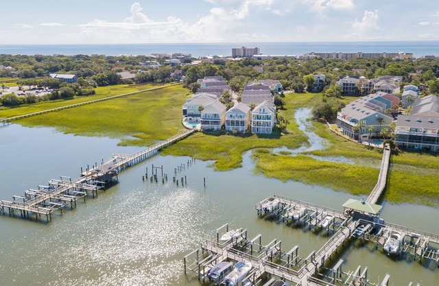 ~ 'Sail Away' ~ Las mejores vistas en el borde del agua ~ Piscina ~ Heart of Folly Beach!