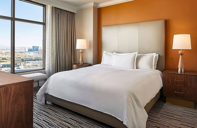 Stay in the Heart of Las Vegas! 2 Spacious Units w/ Living Area | Outdoor Pool