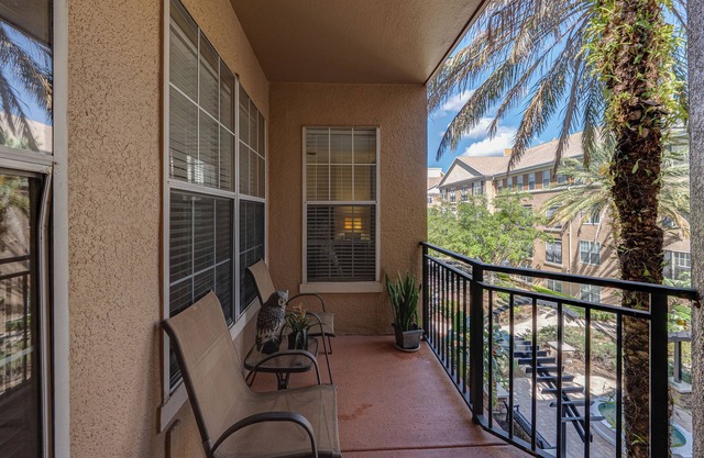 Stay in trendy MIDTOWN TAMPA!!Close to everything including the airport!
