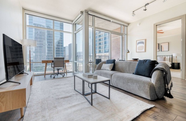 Stellar Downtown 1BR w/ Gym & Pool, nr Lady Bird Lake, by Blueground
