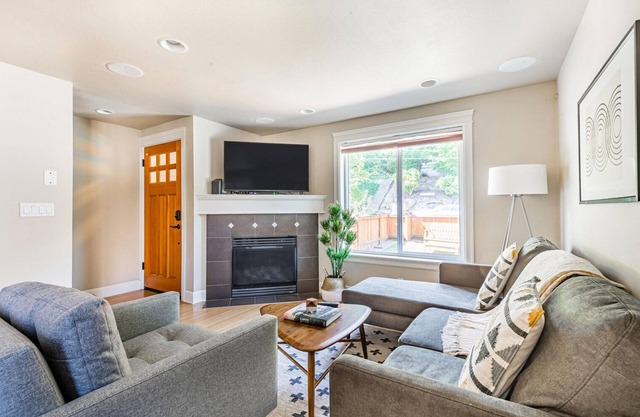 Stellar Interbay 3BR Townhome w/ Balcony, nr Restaurants, by Blueground
