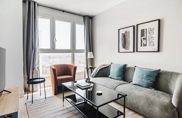 Stellar Martiricos-La Roca 1BR w/ Pool, Gym & Doorman, by Blueground