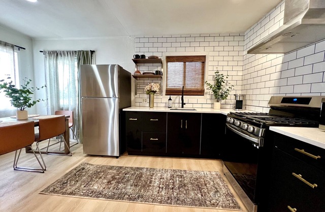 Steps away from Restaurants, bars, shops & more!
