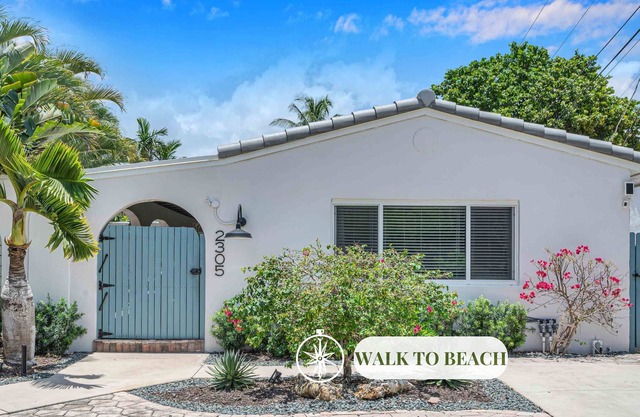 Steps from Beach / Quaint Cottage / Hot Tub / Surf Key / H0MES