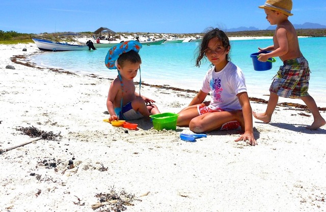A pasos de la playa, piscinas y campo de golf