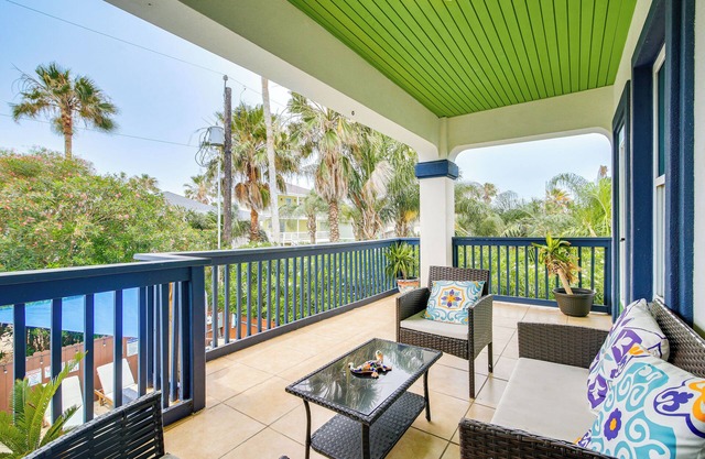Steps to Beach: Oceanside Townhome w/ Heated Pool