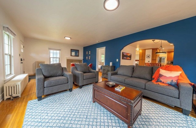 Steps to Manito Park | Home + Private Suite