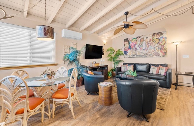 Steps To Sand, Great Location, Walk To Restaurants