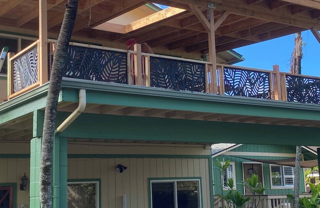 Gran terraza cubierta, parrilla, cocina, pasos a una playa aislada, aire acondicionado, aparcamiento cubierto, lavandería