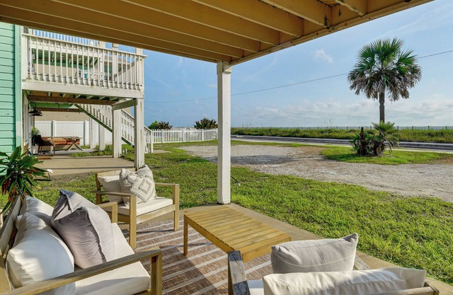 Steps to Shore: Studio w/Patio in Flagler Beach