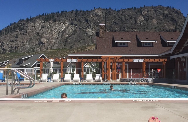 Espectaculares vistas de esta Lakefront Cottage con Servicios para la familia entera!