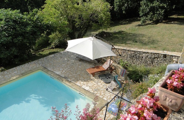 Stone house, comfortable, authentic renovation, with pool