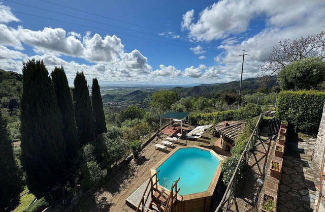 Casa de piedra en Chiatri con vistas al lago