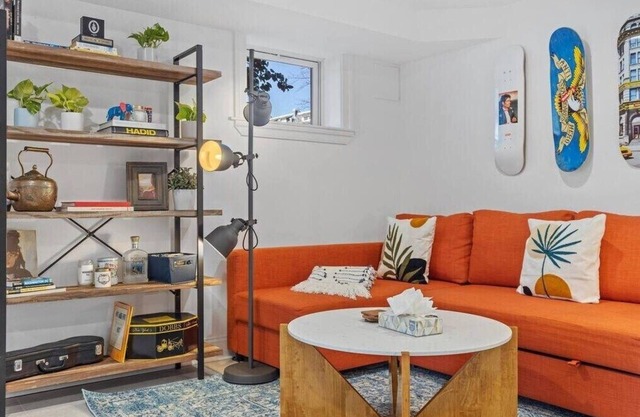 Stone's Throw from Capitol Hill / Free Parking