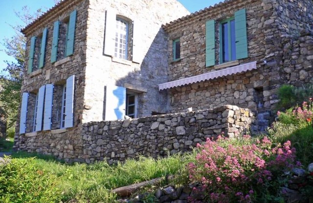 Casa de pueblo de piedra en el corazón de la reserva geológica 1