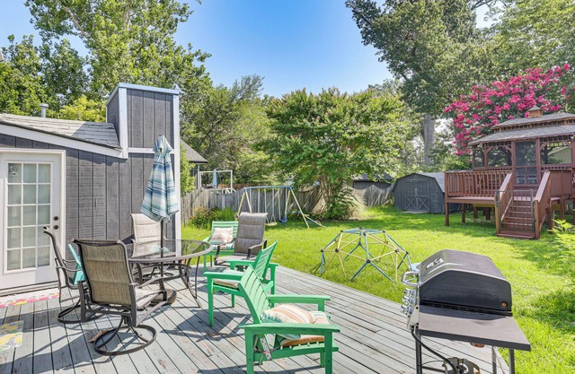 Fish, Swim & Boat: Colonial Beach Bungalow